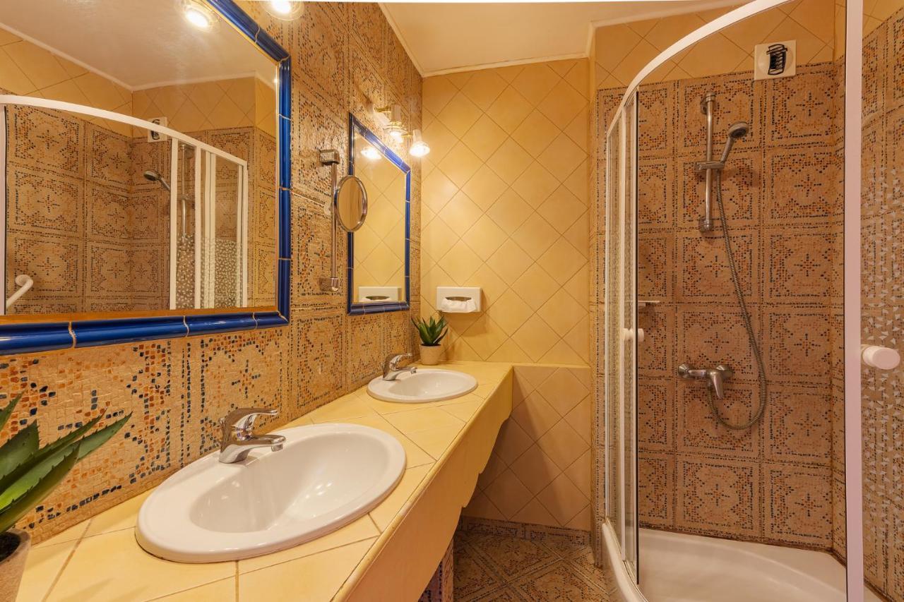Hostellerie du Passeur - Hôtel&Restaurant - Climatisation et Piscine chauffée Les Eyzies Esterno foto